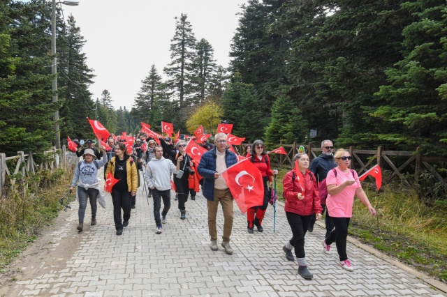 Osmangazi Belediyesi’nden Uludağ’da Cumhuriyet Yürüyüşü