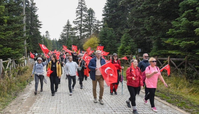 Osmangazi Belediyesi’nden Uludağ’da Cumhuriyet Yürüyüşü