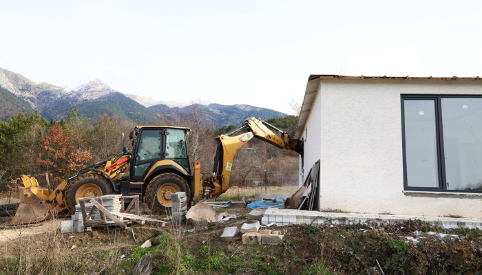 Uludağ’ın Güzelliklerini Mahveden Yapılara Anında Müdahale