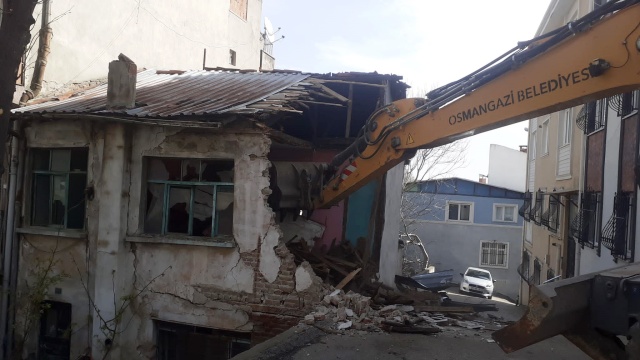 Osmangazi’de Metruk Binalar Yıkılıyor