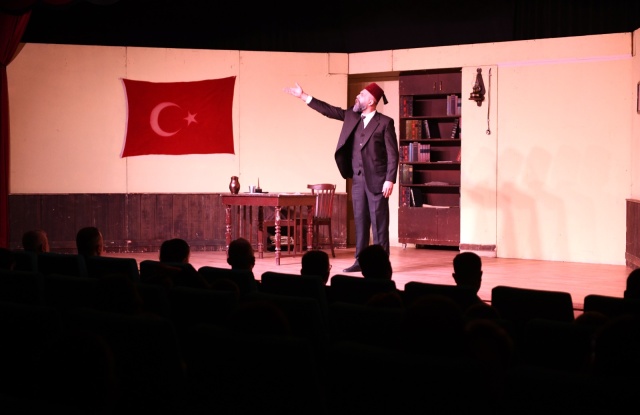 Mehmet Akif Ersoy’un Hayatı Tiyatro Sahnesinde
