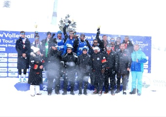 Osmangazi’den Uludağ’da Nefes Kesen Kar Voleybolu Şöleni