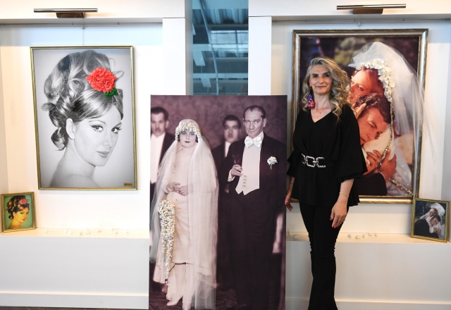 Bursa’nın İpek Böceği Kozaları Usta Oyuncuların Fotoğraflarını Süsledi