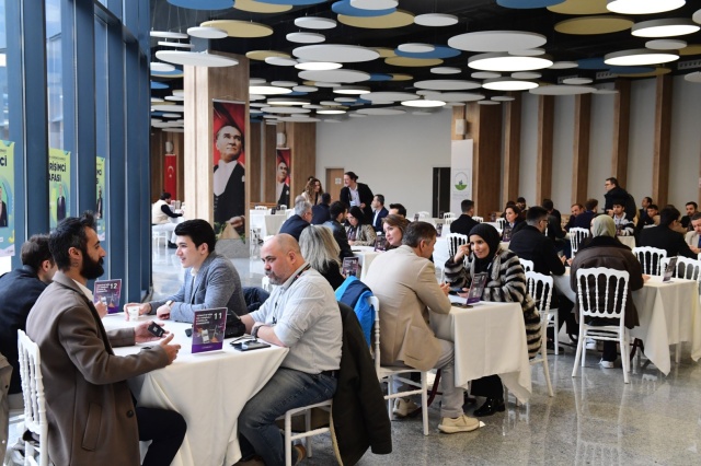 Osmangazi Girişimcilik Zirvesi Geleceğe Işık Tuttu