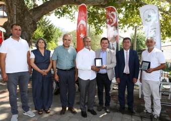 Osmangazi’nin Gönüllü Temizlik Elçilerine Teşekkür Plaketi